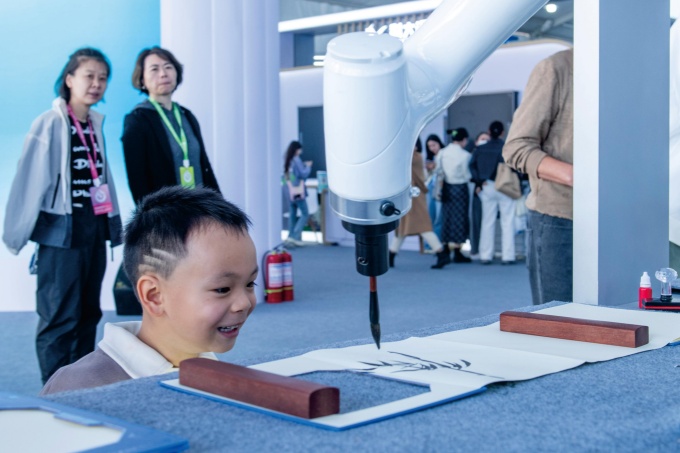 PA视讯第七届粤港澳机器人与人工智能大会在江门举行